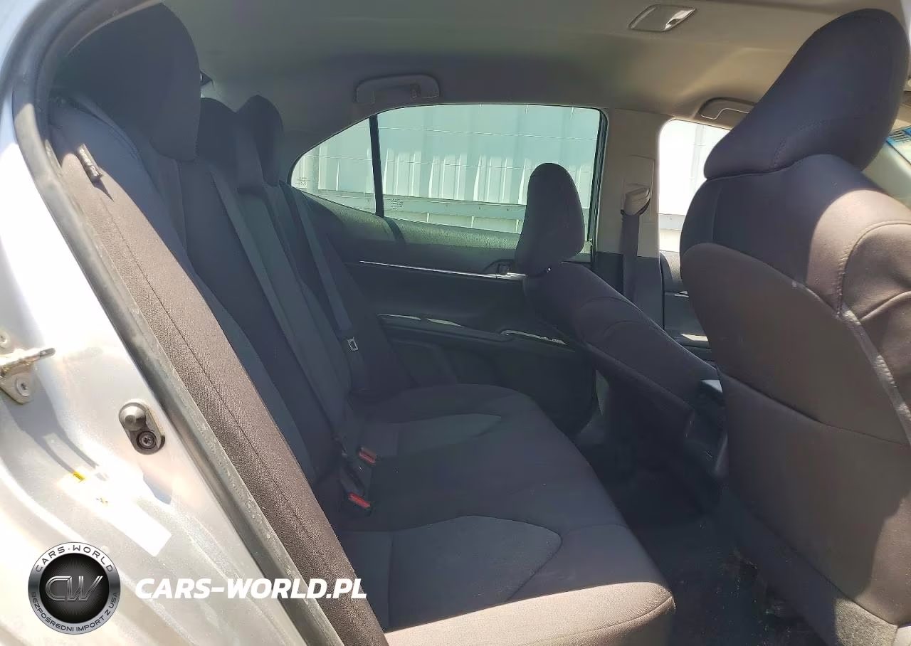 2018 Toyota Camry Le VIN:4T1B11HK8JU150445 - 10