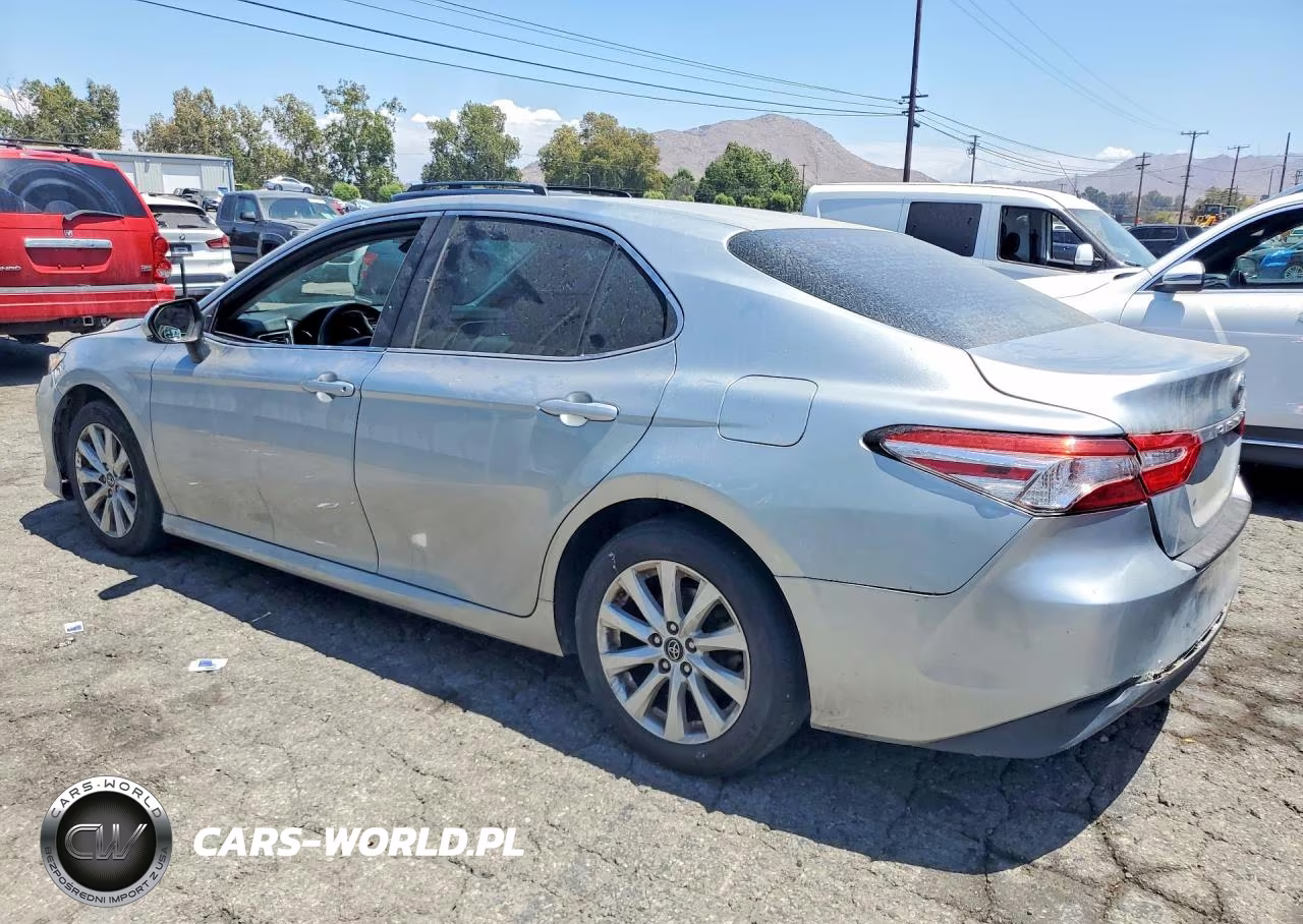2018 Toyota Camry Le VIN:4T1B11HK8JU150445 - 2