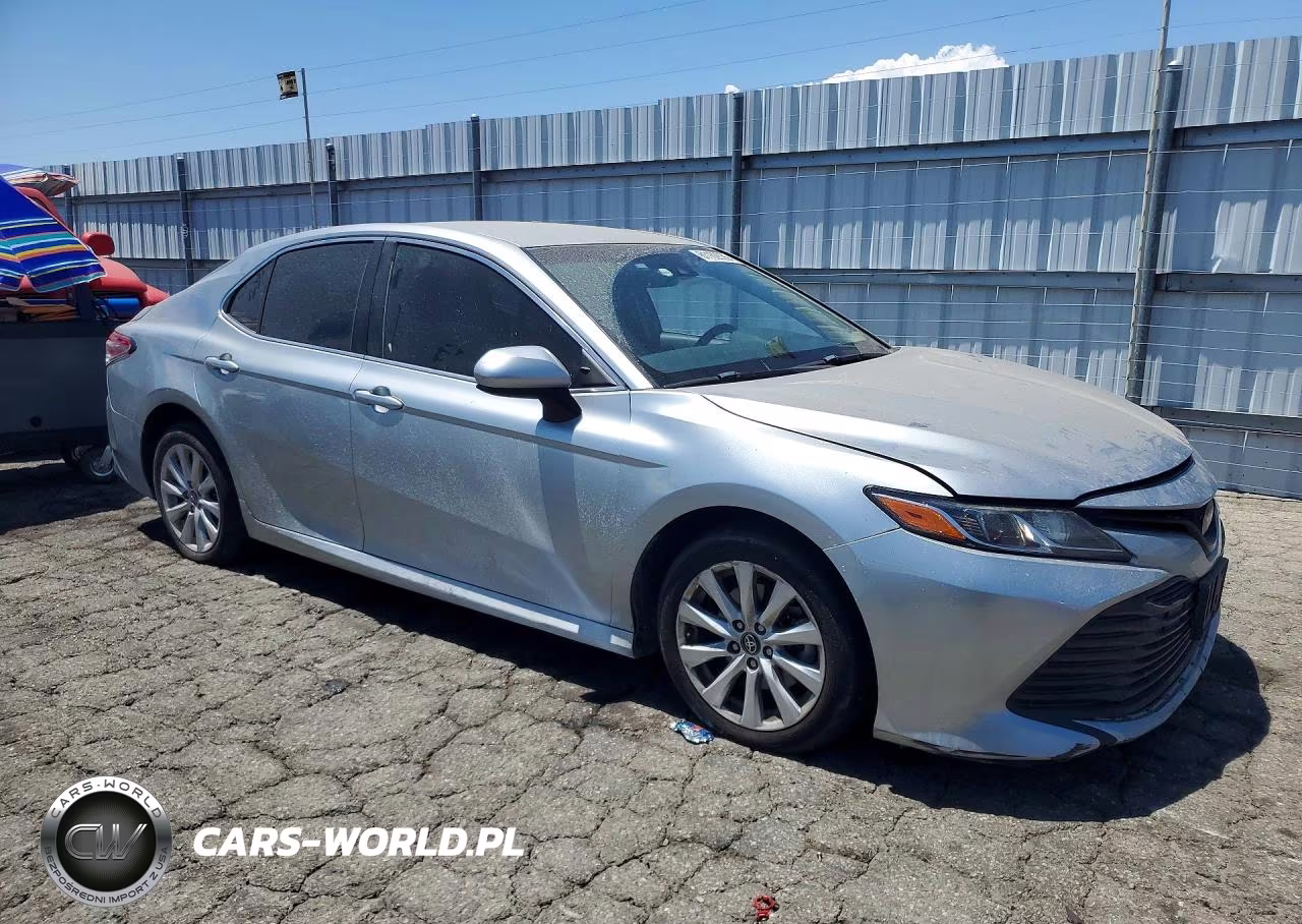 2018 Toyota Camry Le VIN:4T1B11HK8JU150445 - 4
