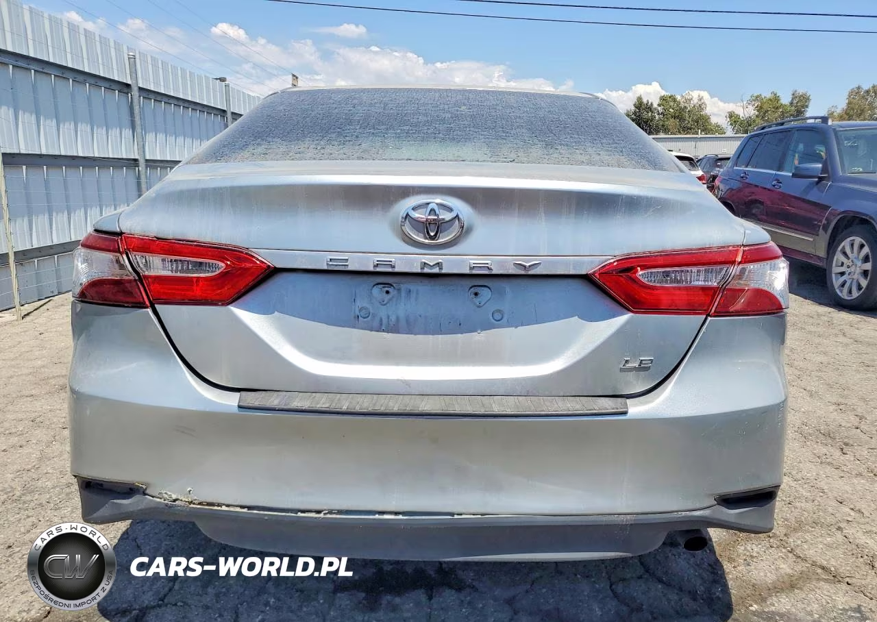 2018 Toyota Camry Le VIN:4T1B11HK8JU150445 - 6