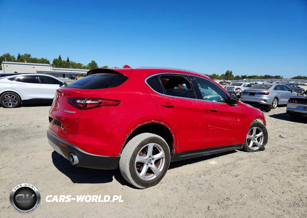 2018 Alfa Romeo Stelvio VIN:ZASFAKAN8J7B88506 - 4
