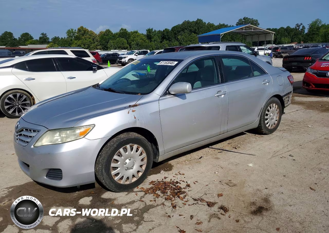 2010 Toyota Camry Le – zdjęcie 1 z 12