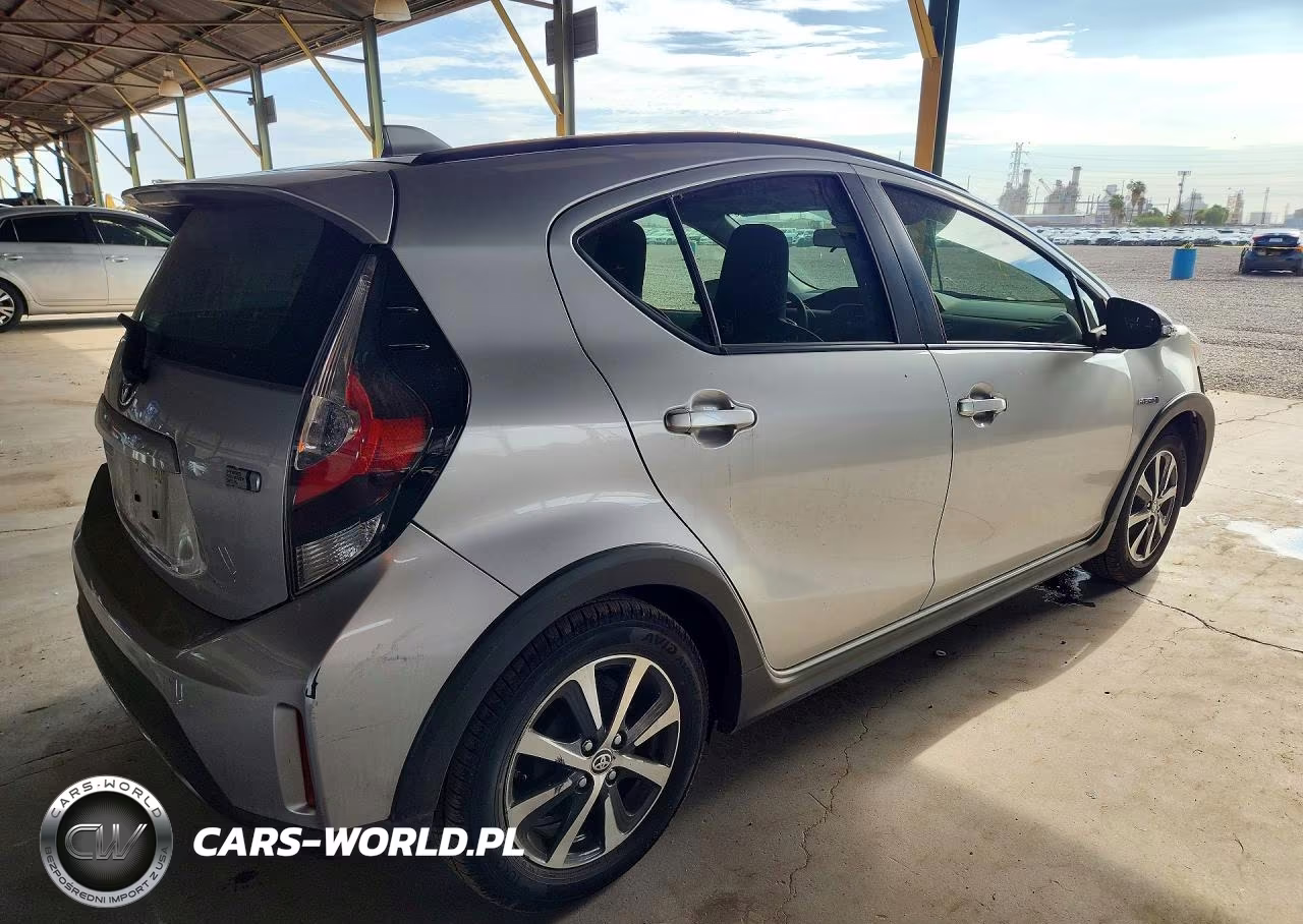 2018 Toyota Prius C One VIN:JTDKDTB34J1614566 - 3