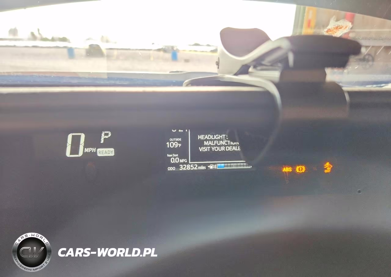 2018 Toyota Prius C One VIN:JTDKDTB34J1614566 - 9