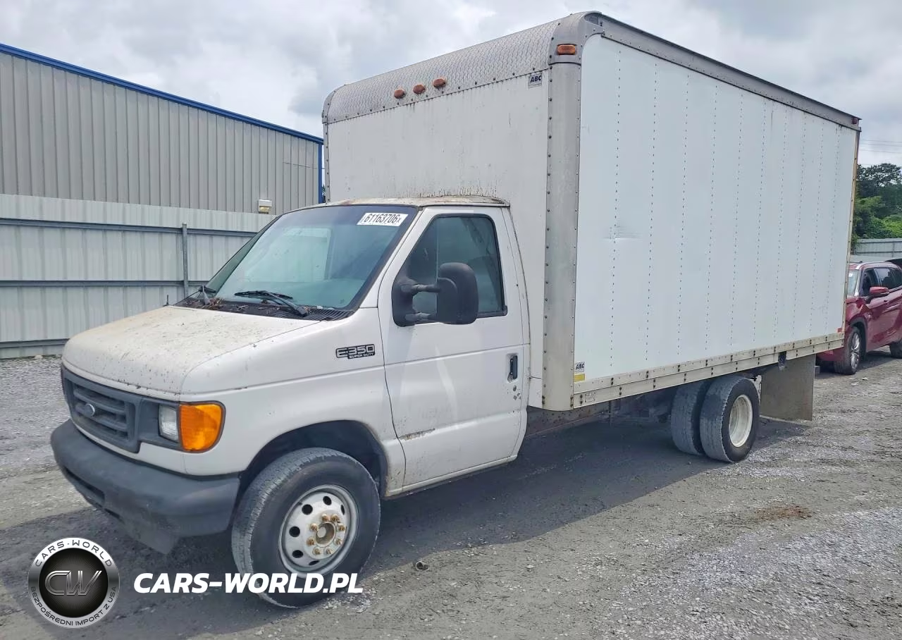 2004 Ford Econoline E350 Super Duty Cutaway Van