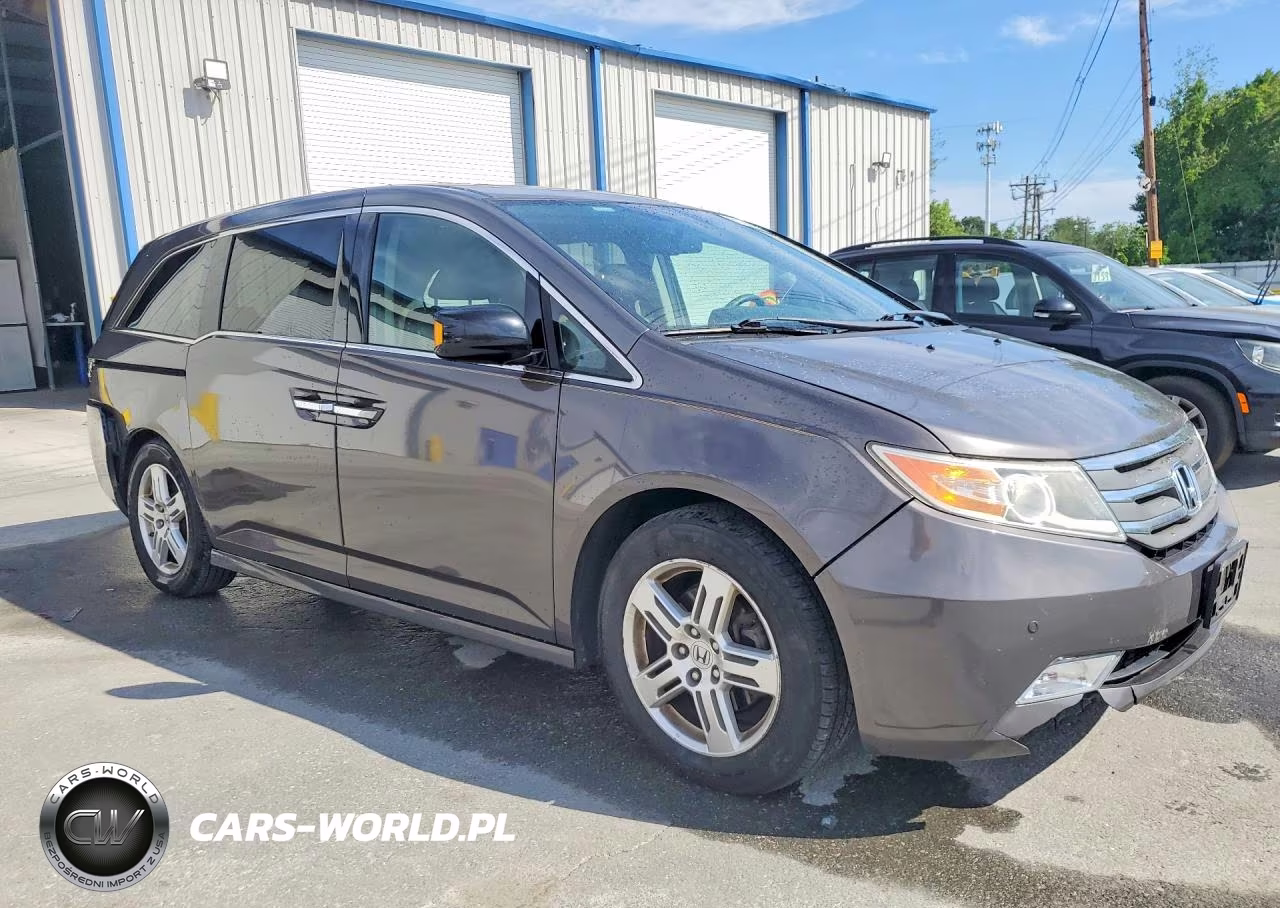 2013 Honda Odyssey Touring VIN:5FNRL5H98DB046570 - 4