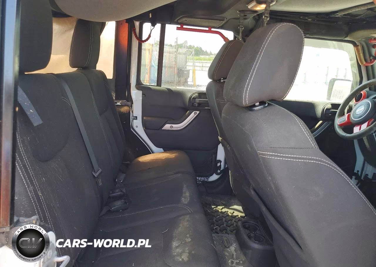 2016 Jeep Wrangler Unlimited Sahara VIN:1C4BJWEG0GL103765 - 10