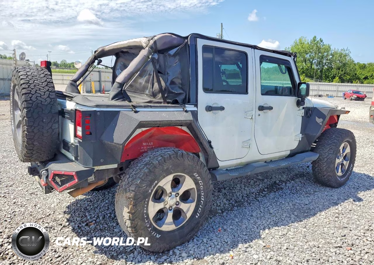 2016 Jeep Wrangler Unlimited Sahara VIN:1C4BJWEG0GL103765 - 3