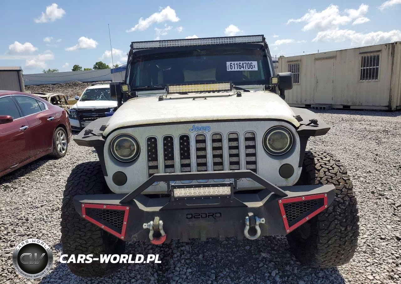 2016 Jeep Wrangler Unlimited Sahara VIN:1C4BJWEG0GL103765 - 5