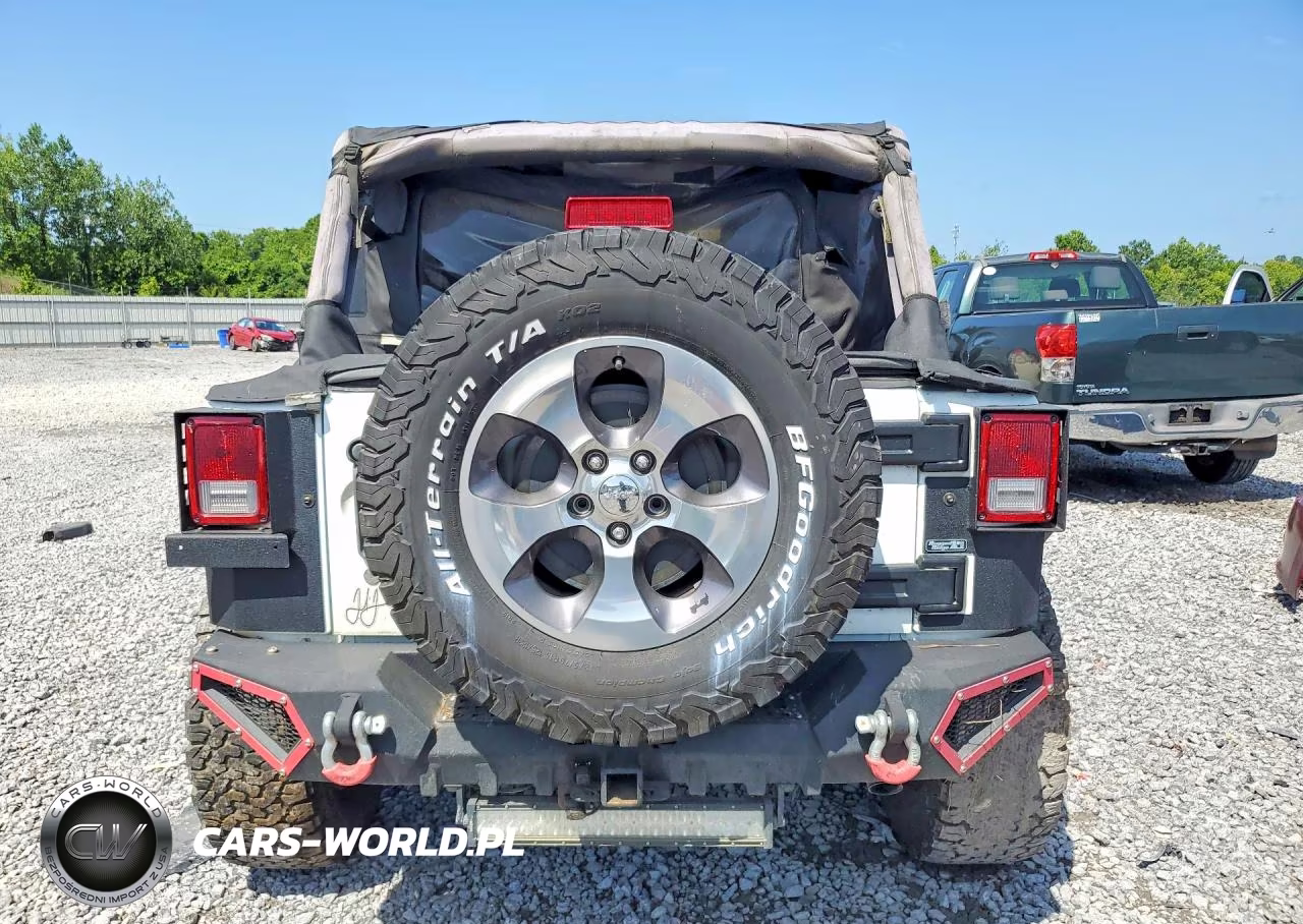 2016 Jeep Wrangler Unlimited Sahara VIN:1C4BJWEG0GL103765 - 6