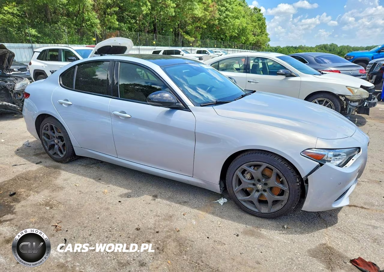 2021 Alfa Romeo Giulia Sport VIN:ZARFAMAN7M7639634 - 4