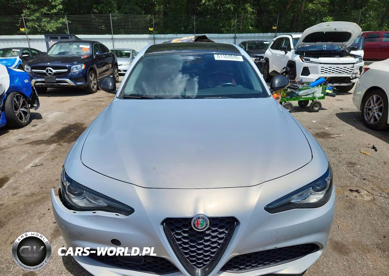 2021 Alfa Romeo Giulia Sport VIN:ZARFAMAN7M7639634 - 5