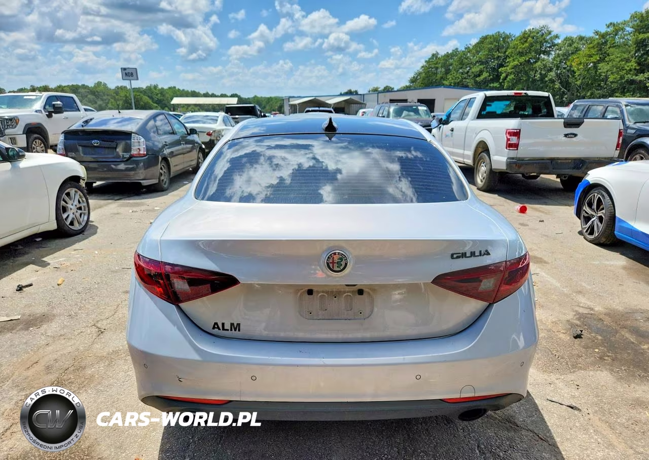 2021 Alfa Romeo Giulia Sport VIN:ZARFAMAN7M7639634 - 6