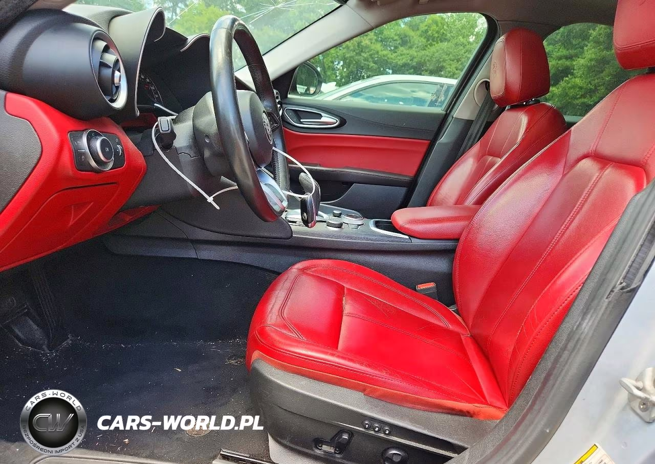 2021 Alfa Romeo Giulia Sport VIN:ZARFAMAN7M7639634 - 7