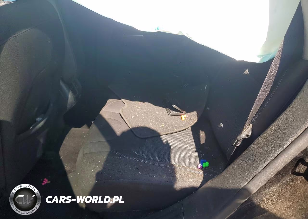 2019 Jeep Cherokee Latitude VIN:1C4PJMCB0KD139671 - 11