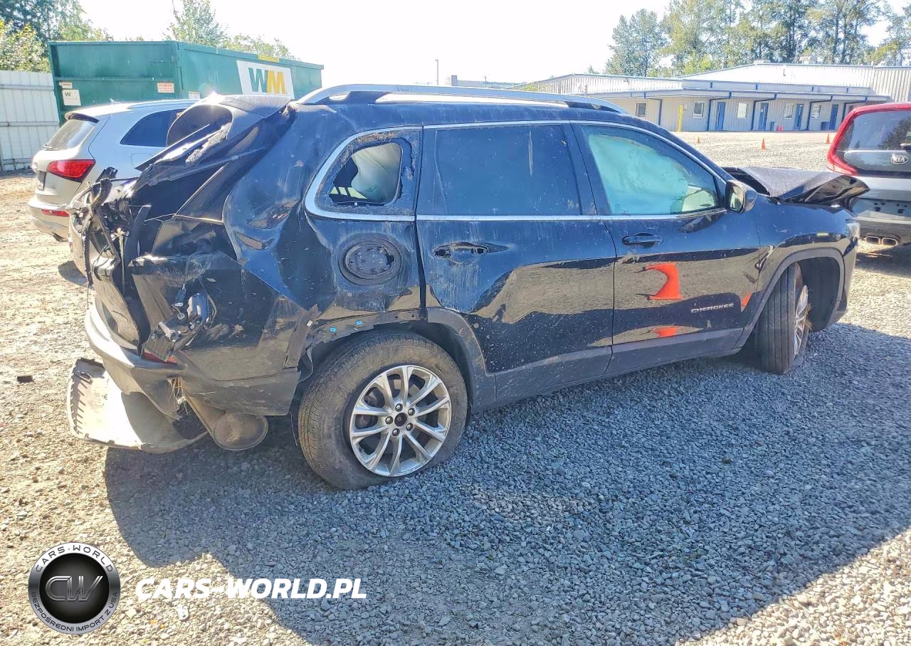 2019 Jeep Cherokee Latitude VIN:1C4PJMCB0KD139671 - 3