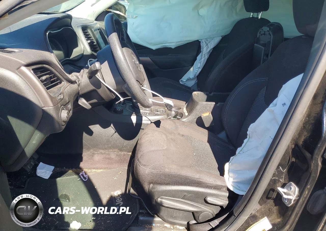 2019 Jeep Cherokee Latitude VIN:1C4PJMCB0KD139671 - 7