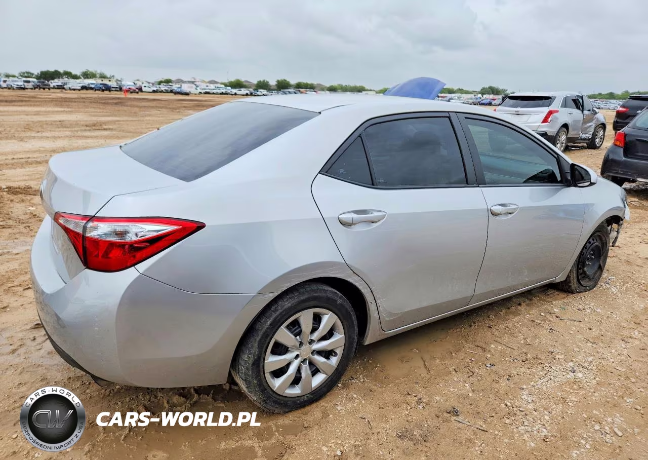 2015 Toyota Corolla Le VIN:5YFBURHEXFP297505 - 3