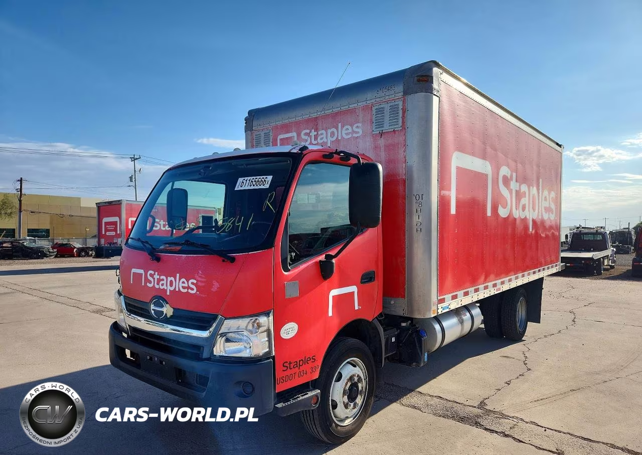 2017 Hino 195 Box Truck