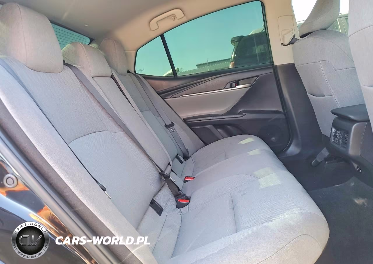 2025 Toyota Camry Le VIN:4T1DAACK2SU621667 - 10
