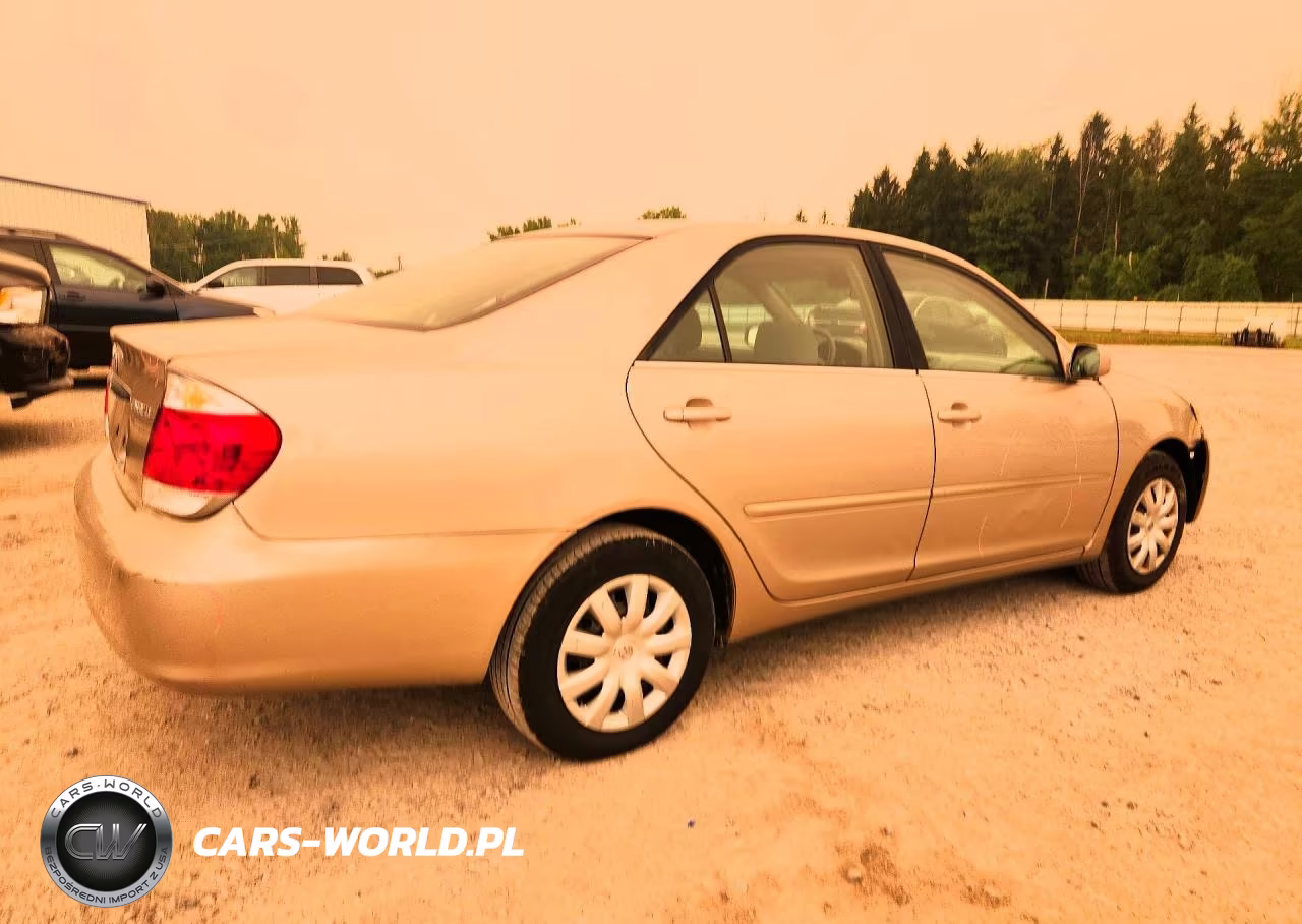 2005 Toyota Camry Le VIN:4T1BE32K05U540423 - 3