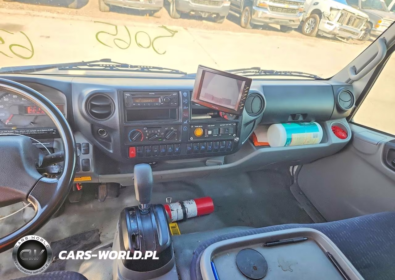 2018 Hino 195 Box Truck VIN:JHHSDM2H6JK006315 - 8