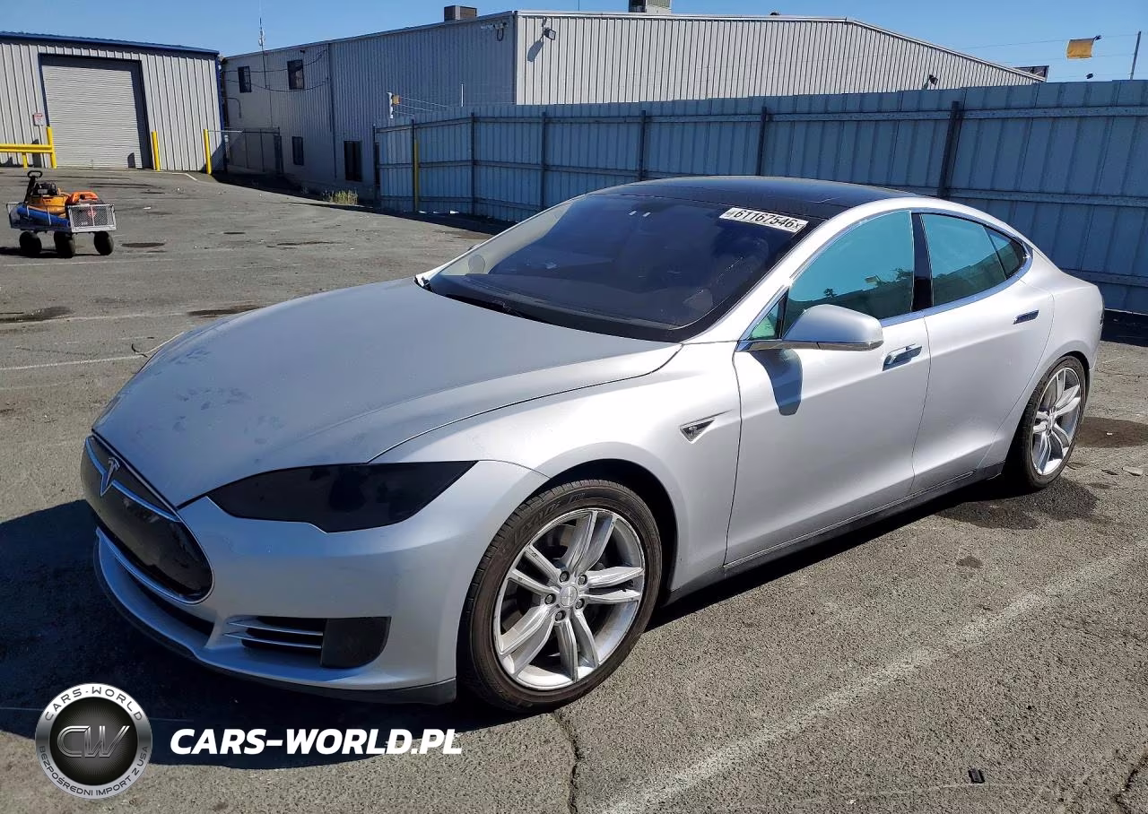 2014 Tesla Model S – zdjęcie 1 z 12
