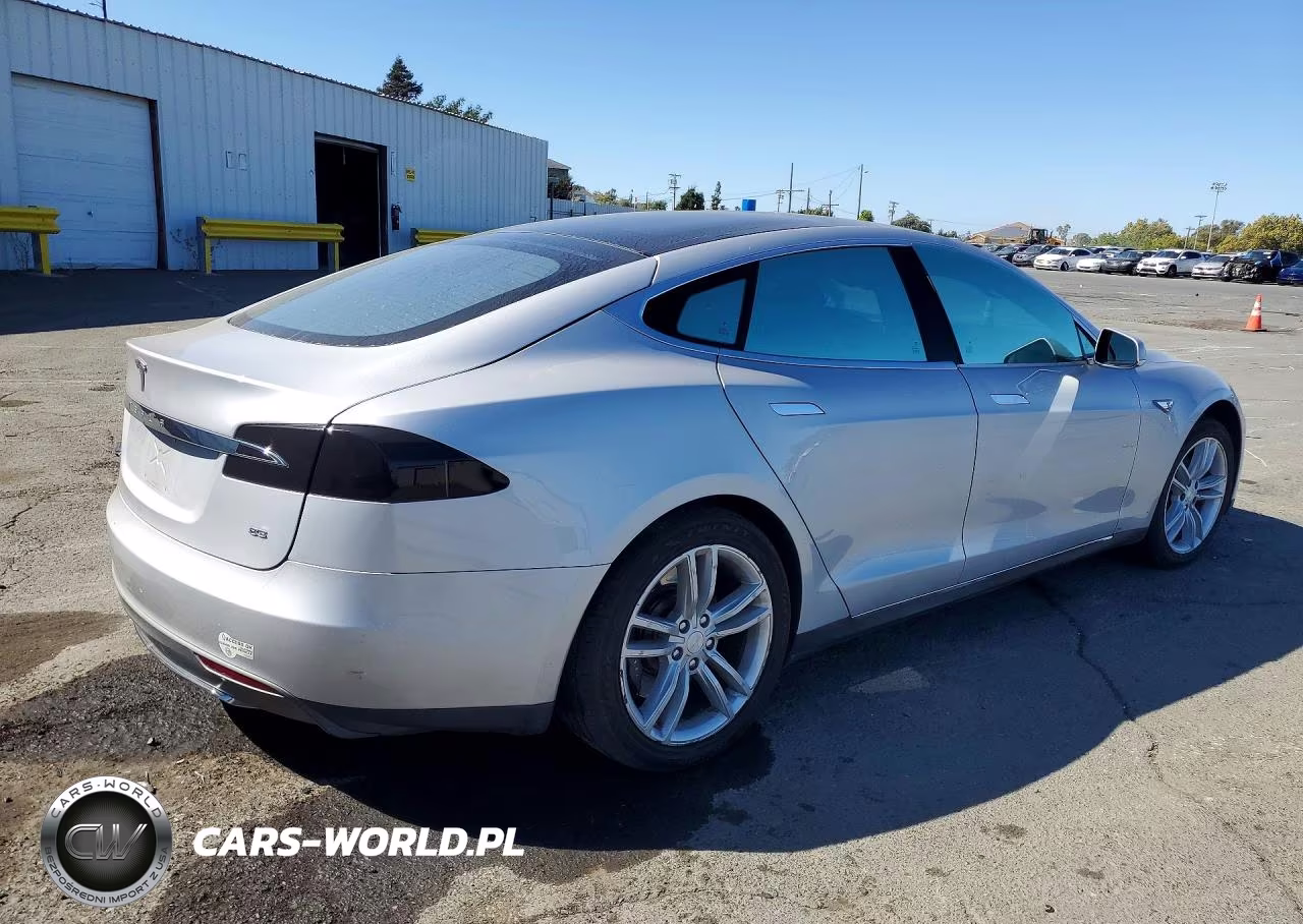 2014 Tesla Model S VIN:5YJSA1H11EFP48614 - 3