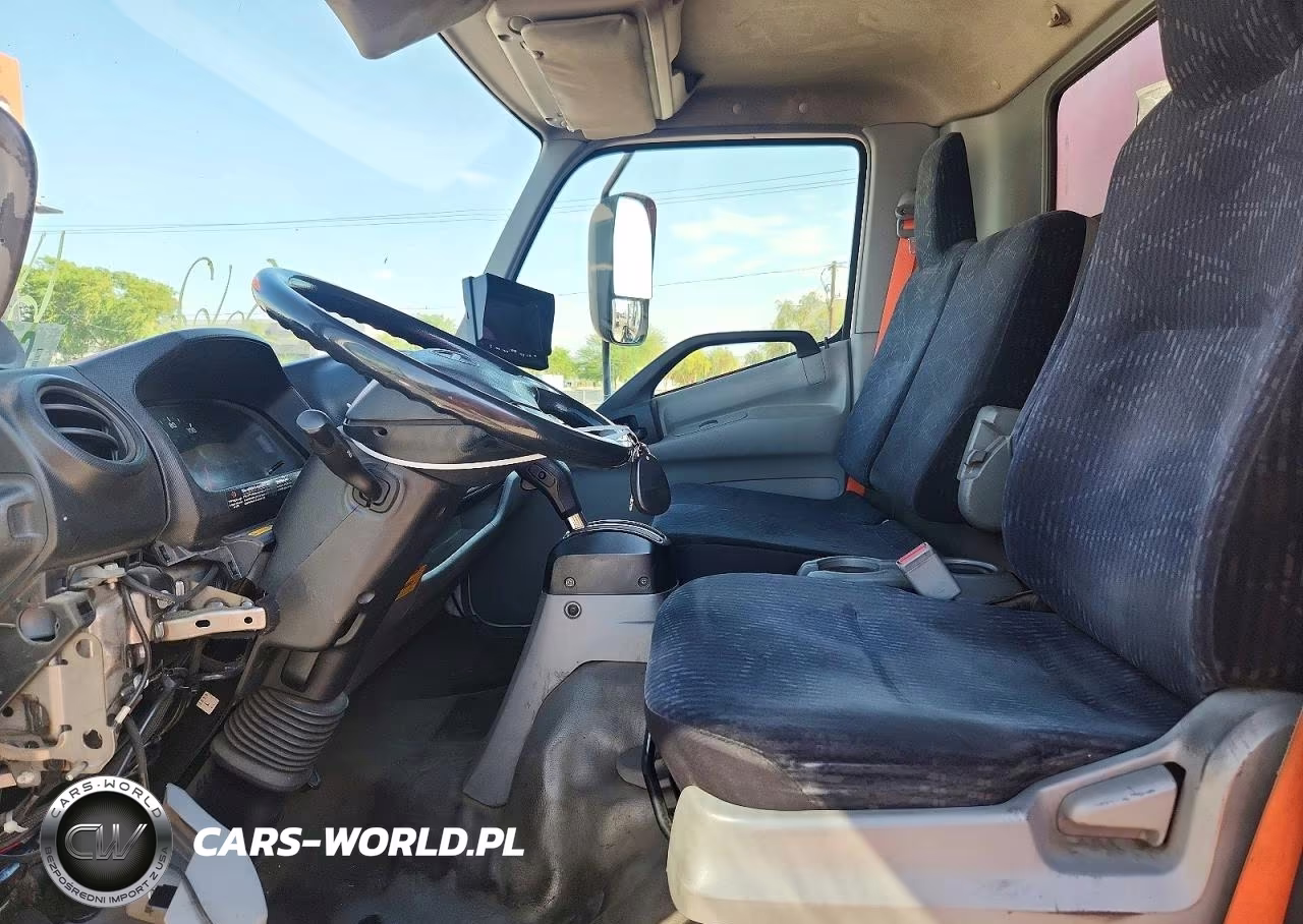 2018 Hino 195 Box Truck VIN:JHHSDM2HXJK006401 - 7