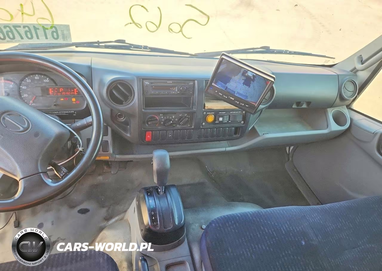 2018 Hino 195 Box Truck VIN:JHHSDM2HXJK006401 - 8