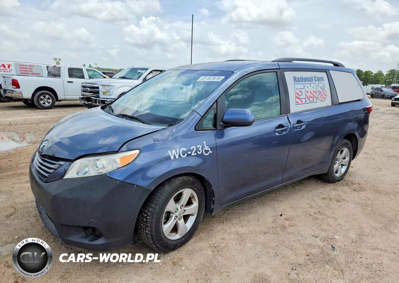 2015 Toyota Sienna Le – zdjęcie 1 z 12