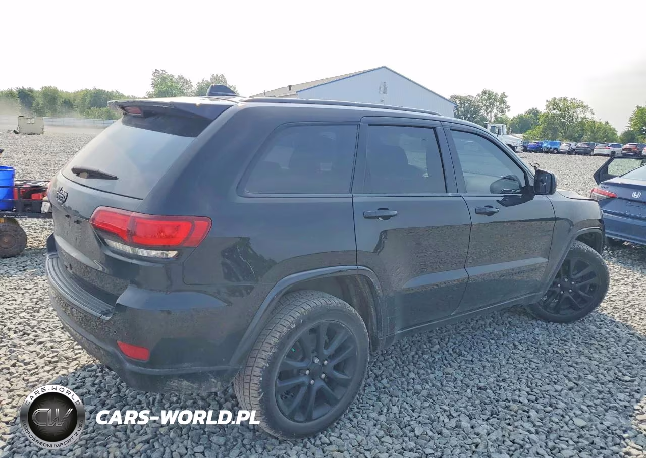 2018 Jeep Grand Cherokee Laredo VIN:1C4RJFAGXJC294459 - 3