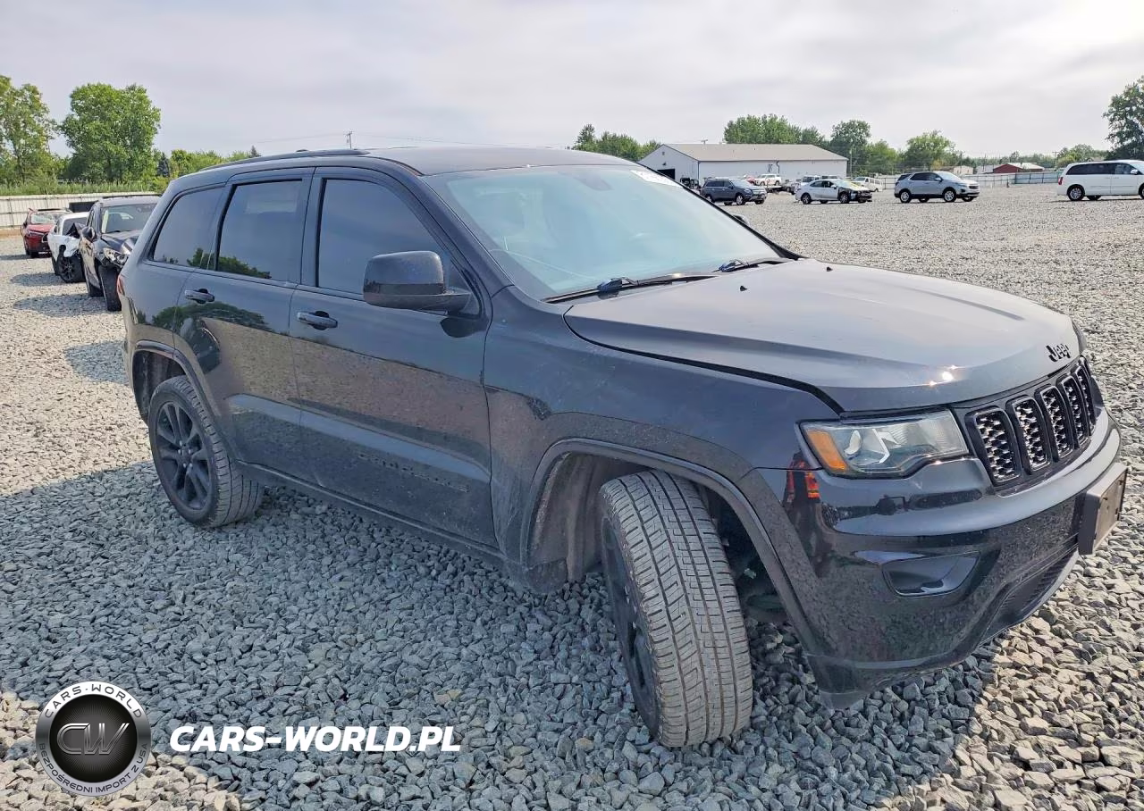 2018 Jeep Grand Cherokee Laredo VIN:1C4RJFAGXJC294459 - 4