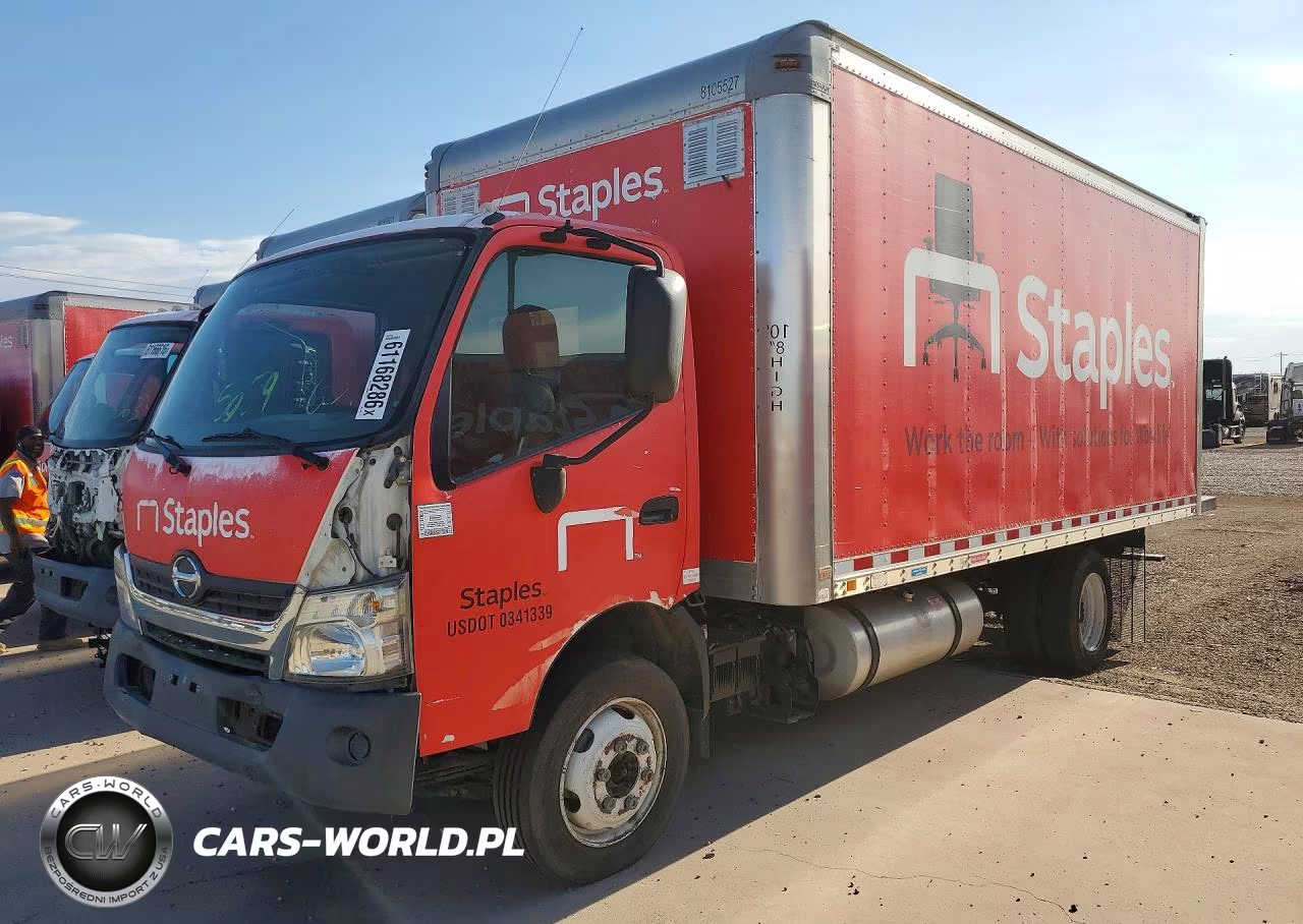 2017 Hino 195