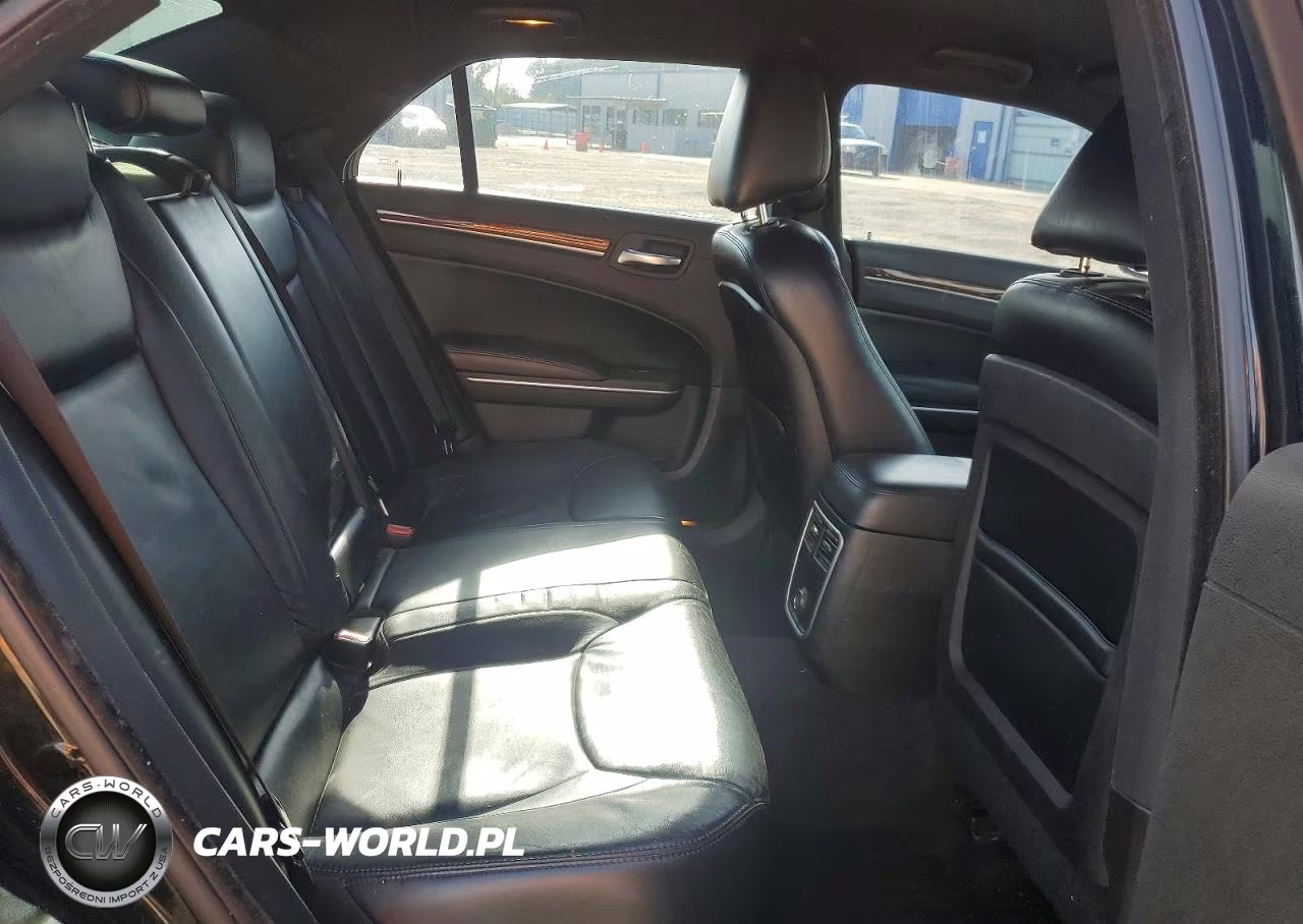 2013 Chrysler 300 VIN:2C3CCAAG5DH504765 - 10