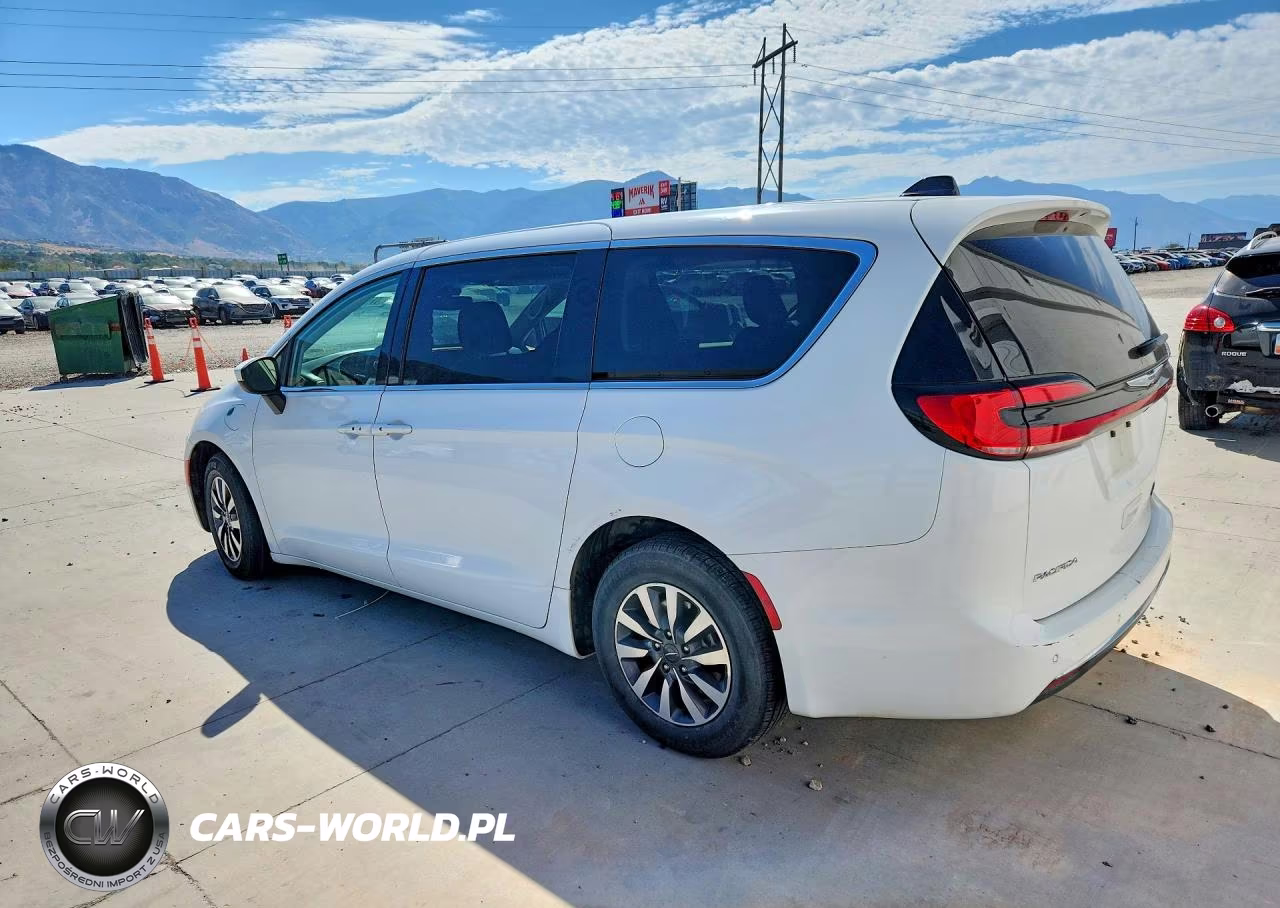 2023 Chrysler Pacifica Hybrid Touring L VIN:2C4RC1L79PR611724 - 2