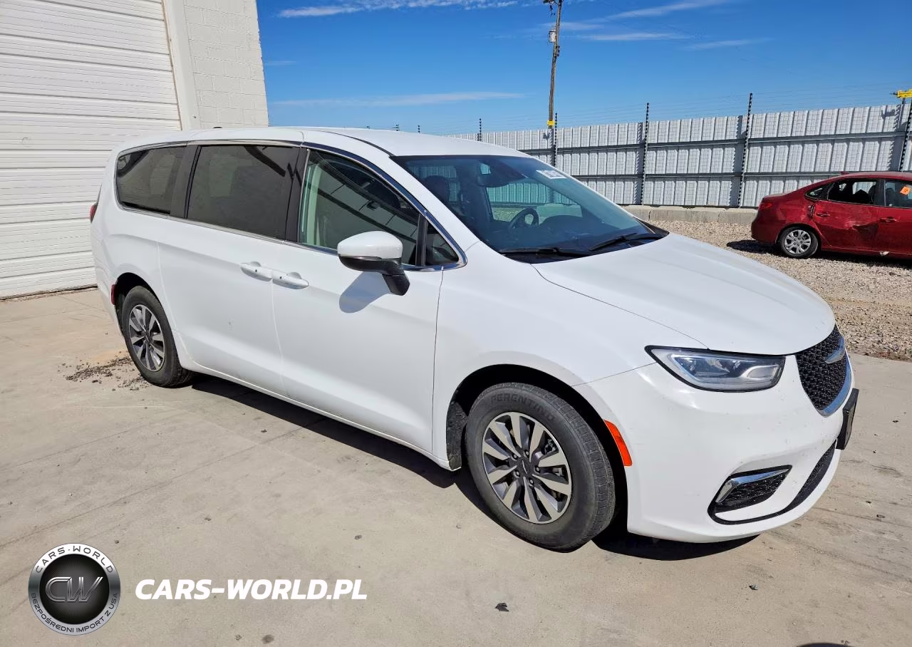 2023 Chrysler Pacifica Hybrid Touring L VIN:2C4RC1L79PR611724 - 4