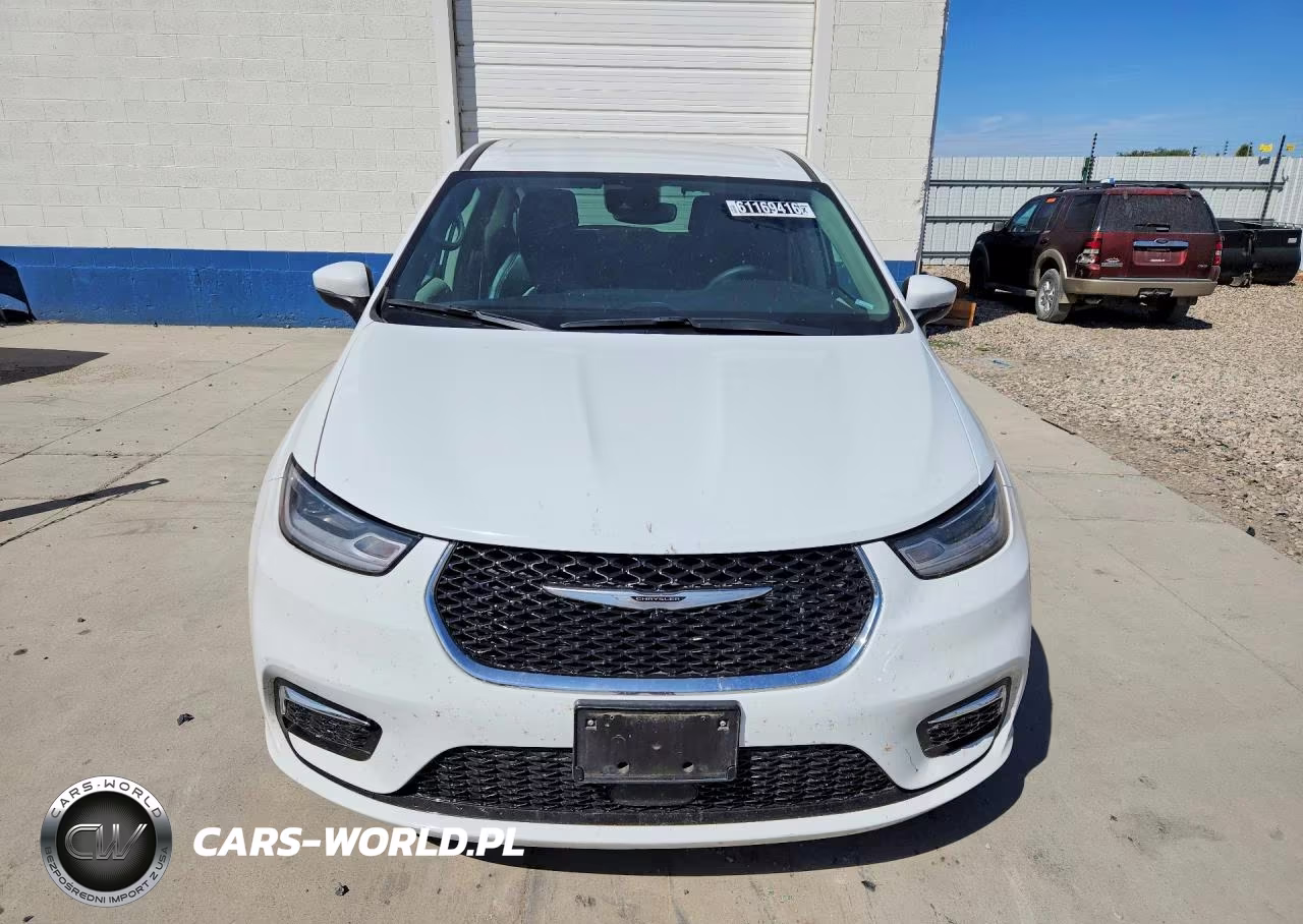 2023 Chrysler Pacifica Hybrid Touring L VIN:2C4RC1L79PR611724 - 5