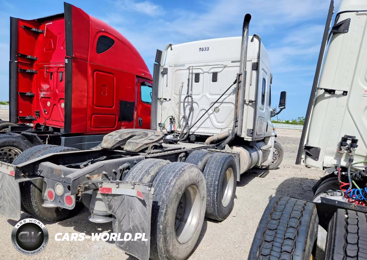 2014 Freightliner Cascadia Semi Truck VIN:3AKJGLDV2ESFK6613 - 3