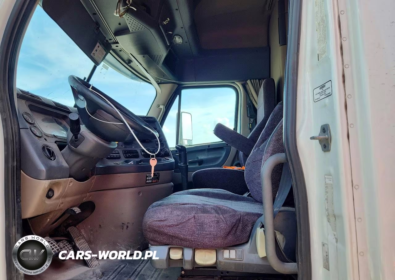 2014 Freightliner Cascadia Semi Truck VIN:3AKJGLDV2ESFK6613 - 7