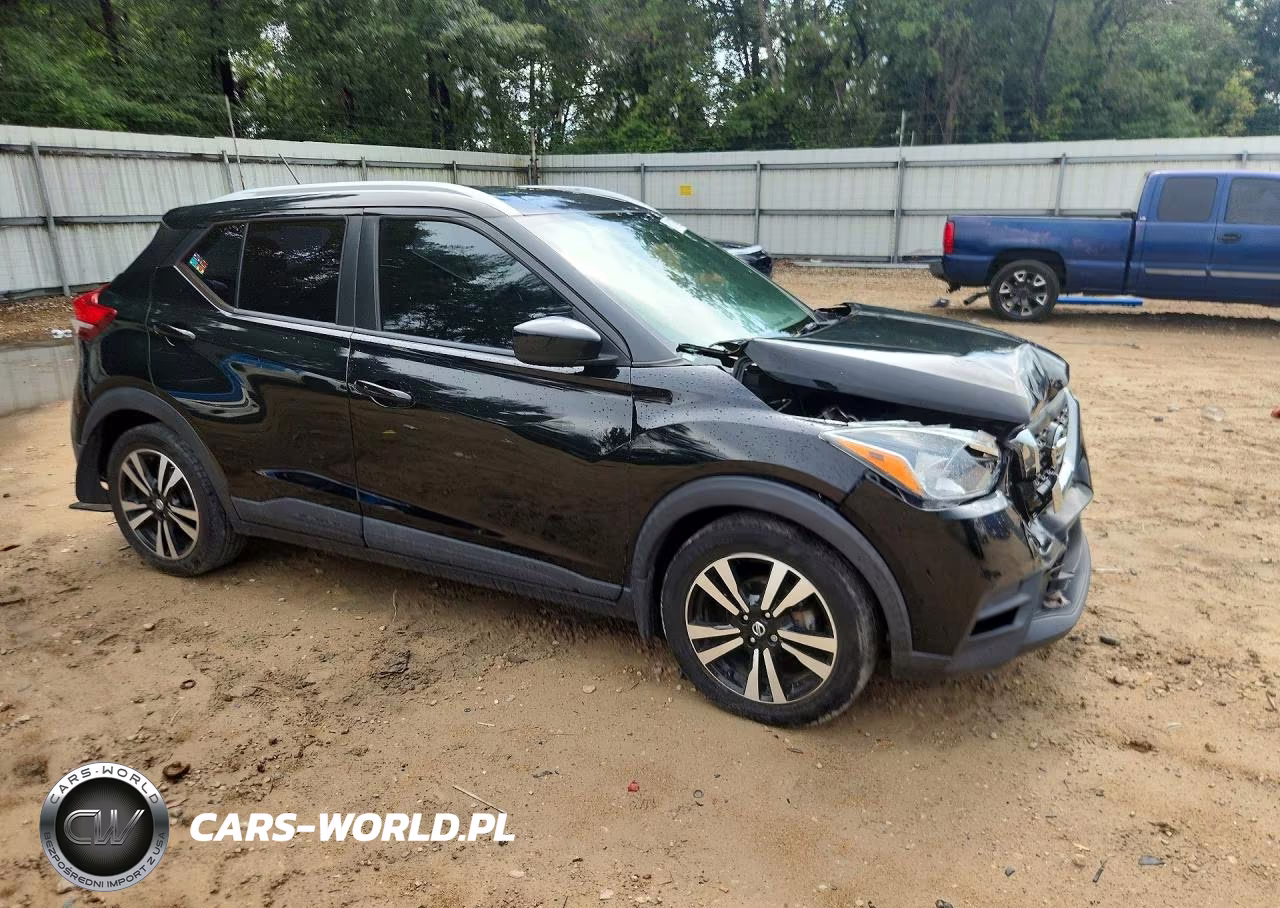 2019 Nissan Kicks Sv VIN:3N1CP5CU0KL560372 - 4