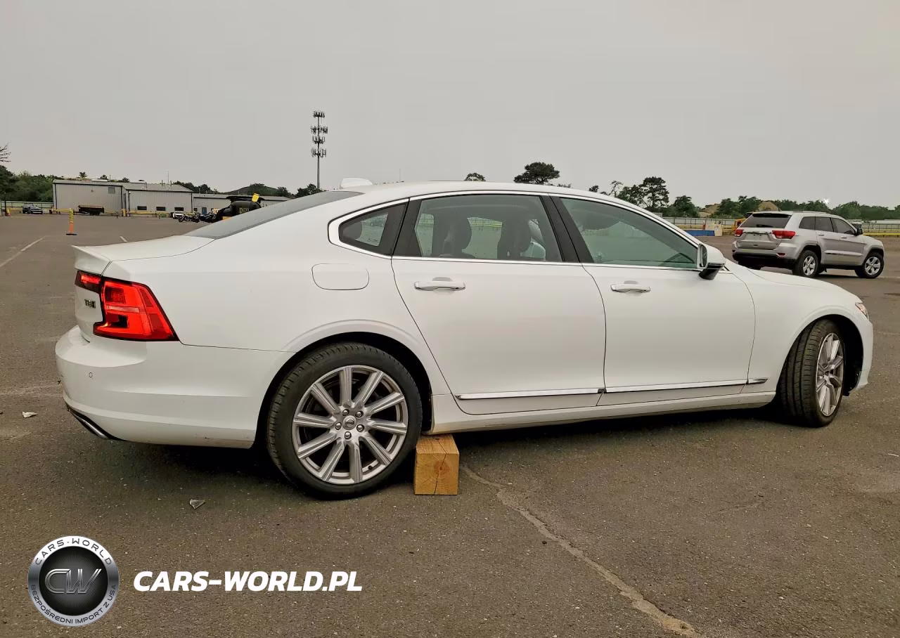 2018 Volvo S90 T8 Inscription VIN:LVYBC0AL9JP033296 - 3