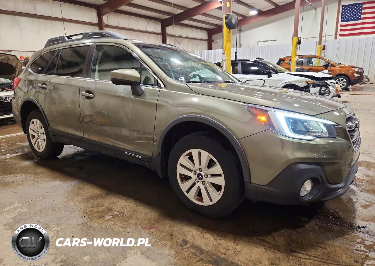 2018 Subaru Outback 2.5I Premium VIN:4S4BSACC1J3200752 - 4