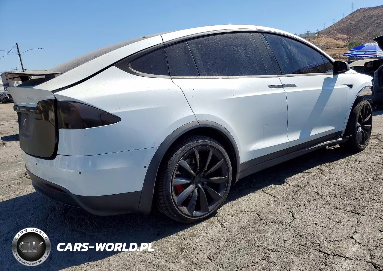 2020 Tesla Model X VIN:5YJXCBE45LF282980 - 3