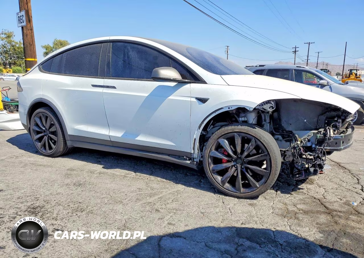 2020 Tesla Model X VIN:5YJXCBE45LF282980 - 4