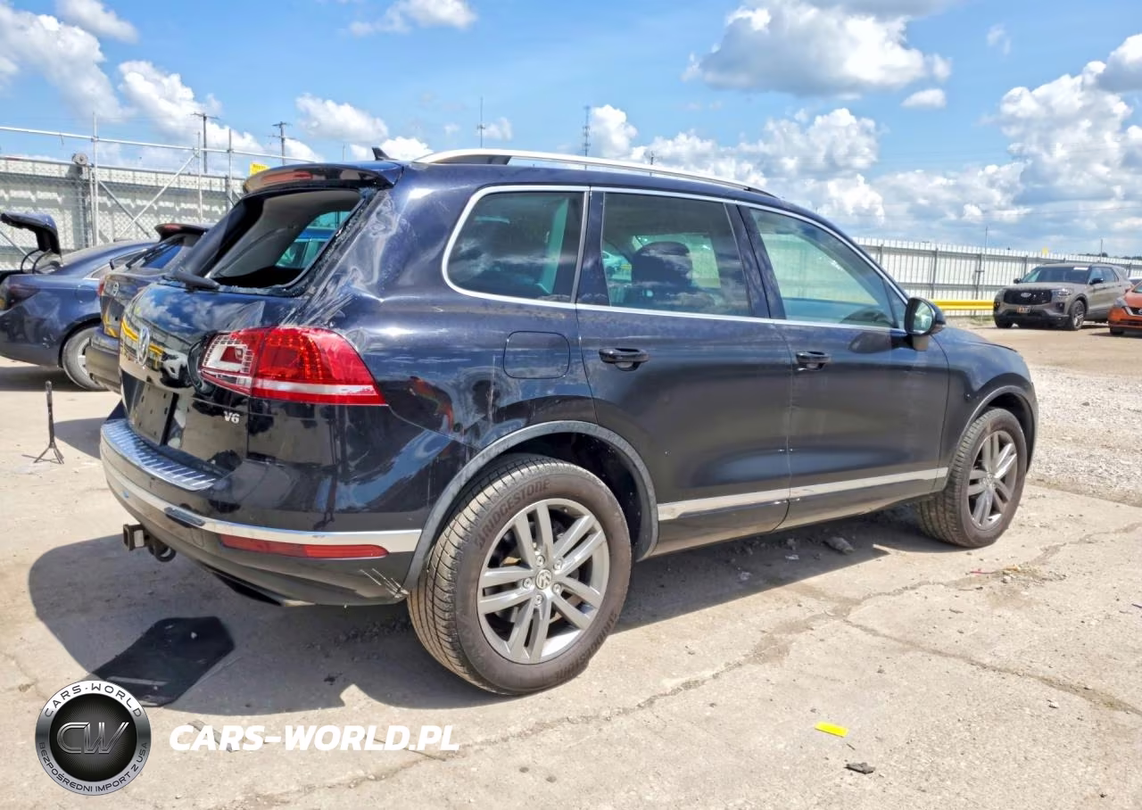 2016 Volkswagen Touareg Sport VIN:WVGEF9BPXGD001125 - 3