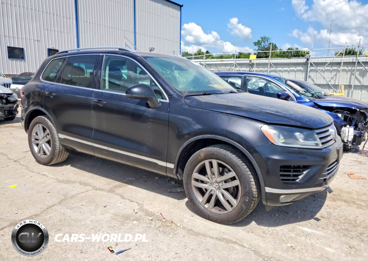 2016 Volkswagen Touareg Sport VIN:WVGEF9BPXGD001125 - 4