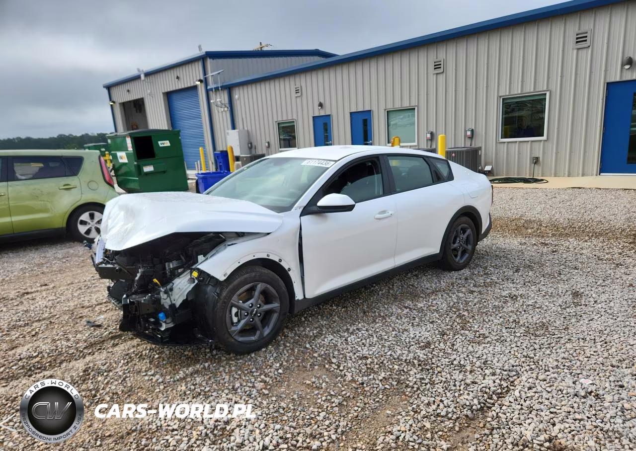 2026 Kia K4 Lxs VIN:3KPFT4DE8TE345304 - 1