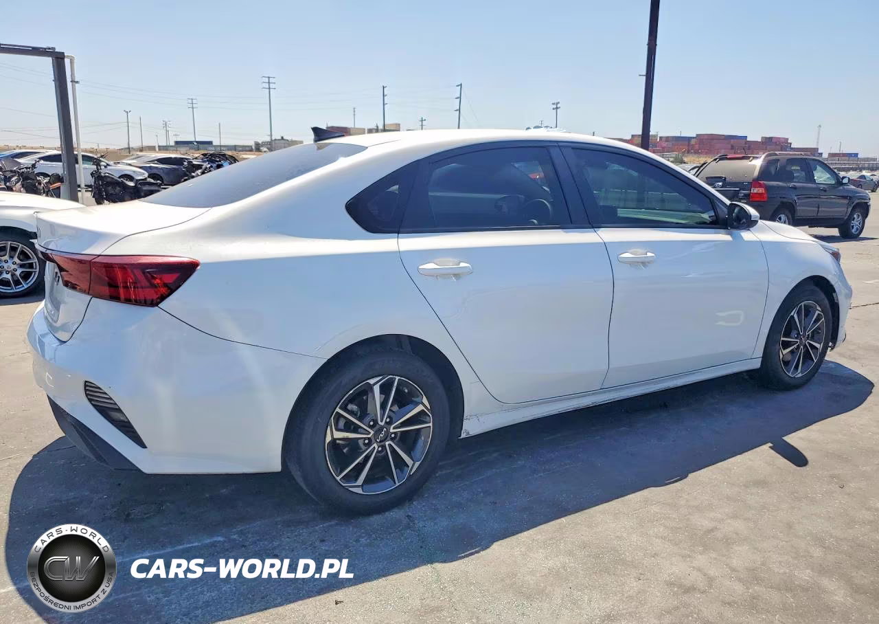 2022 Kia Forte Lxs VIN:3KPF24AD5NE501946 - 3