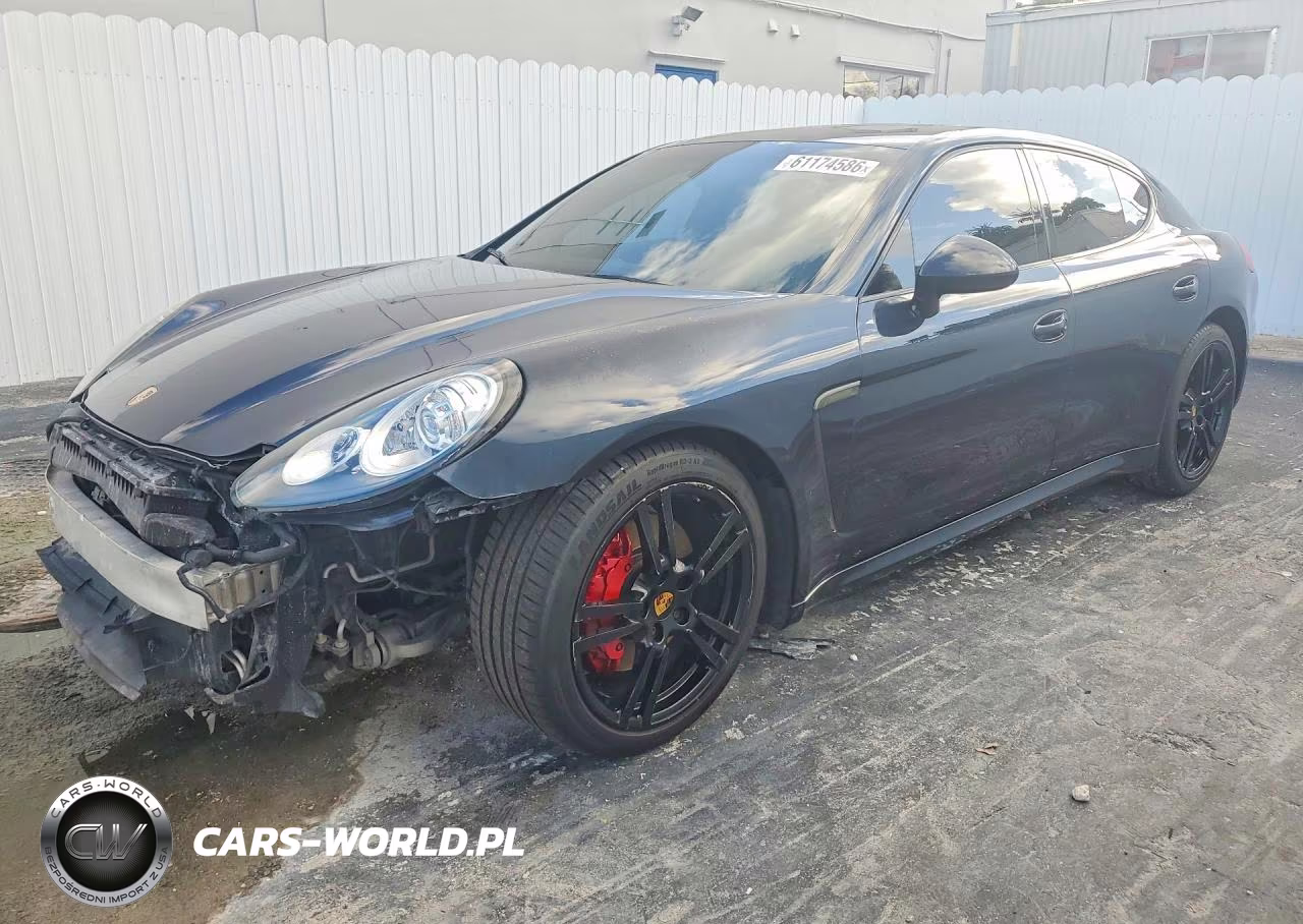 2016 Porsche Panamera 2
